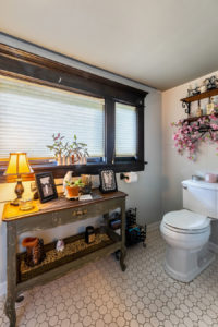 Cherry Tree Inn Bathroom | Cherry Tree Inn | The Groundhog Day House | IL